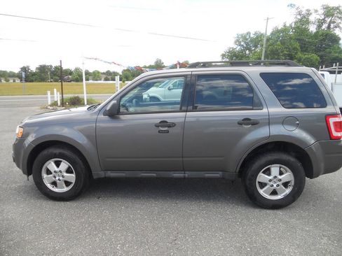 Used 2011 Ford Escape XLT w/ 202A Rapid Spec Order Code FWD image 1