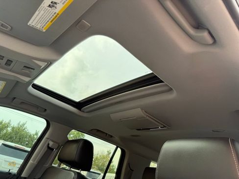 Used 2018 GMC Yukon SLT w/ Premium Edition AWD/4WD image 13