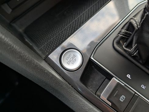 Used 2021 Volkswagen Tiguan SE image 29