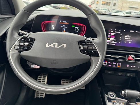 Used 2023 Kia Niro EX Touring image 12