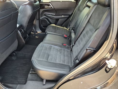 Used 2024 Mitsubishi Outlander SE AWD/4WD image 15