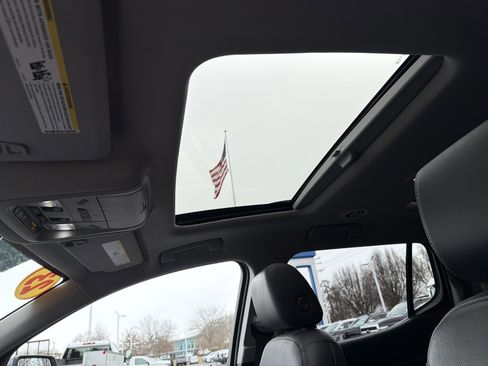 Used 2023 GMC Acadia SLT w/ Technology Package image 28