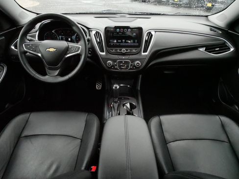 Used 2017 Chevrolet Malibu LT w/ Leather Package FWD image 10