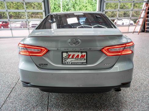 Used 2018 Toyota Camry XLE FWD image 3
