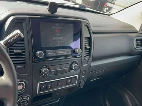 Used 2022 Nissan Titan S AWD/4WD image 17