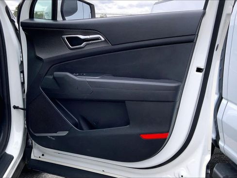 Used 2024 Kia Sportage LX FWD image 23