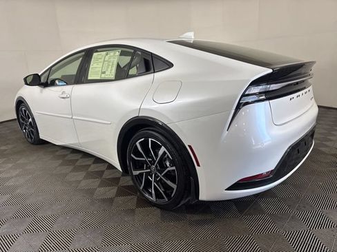 Used 2025 Toyota Prius Plug-In Hybrid FWD image 6