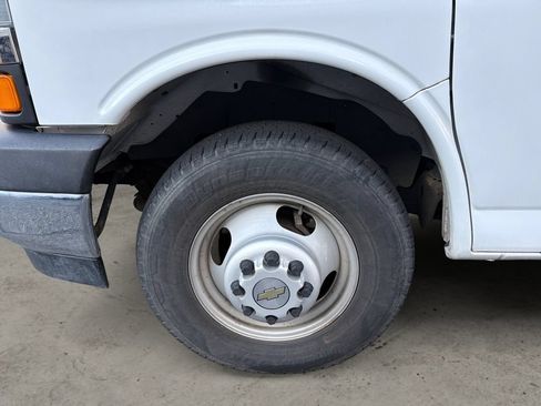 Used 2022 Chevrolet Express 3500 w/ Power Convenience Package RWD image 14