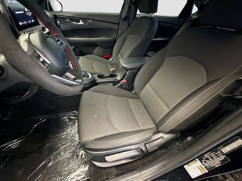 Used 2023 Kia Forte LX image 11