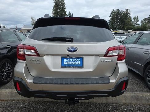Used 2018 Subaru Outback 2.5i Limited AWD/4WD image 3