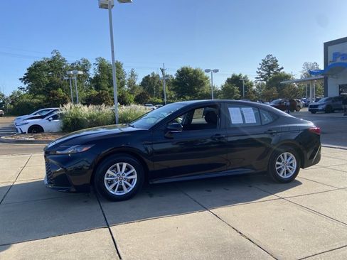 Used 2025 Toyota Camry LE FWD image 8