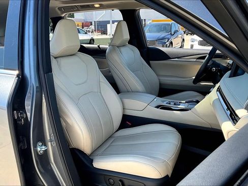 Certified 2025 INFINITI QX60 Luxe image 10