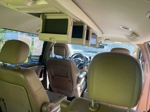Used 2012 Volkswagen Routan SE FWD image 18