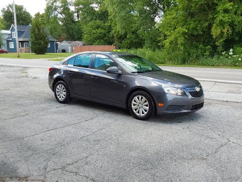 Used 2011 Chevrolet Cruze LS w/ Connectivity Package FWD image 5