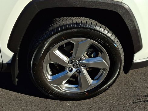 Used 2020 Toyota RAV4 Limited image 8