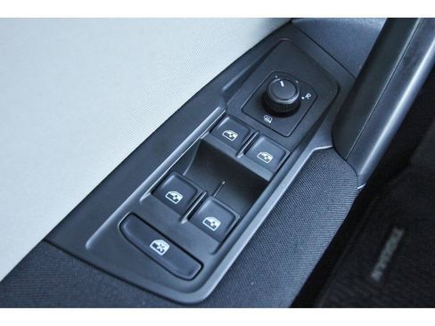 Used 2021 Volkswagen Tiguan S image 26