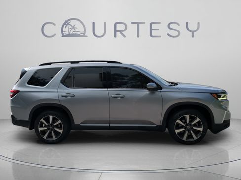 Used 2024 Honda Pilot Touring image 8
