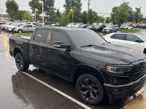Used 2020 RAM 1500 Limited w/ Black Appearance Package AWD/4WD image 2