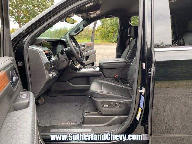 Used 2025 GMC Yukon Denali AWD/4WD image 17