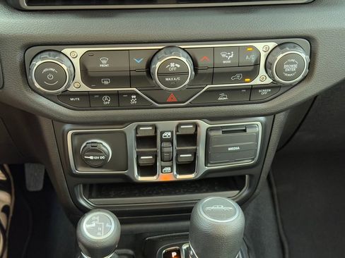 New 2025 Jeep Gladiator Sport AWD/4WD image 17