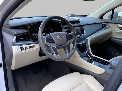 Used 2019 Cadillac XT5 Premium Luxury FWD image 18