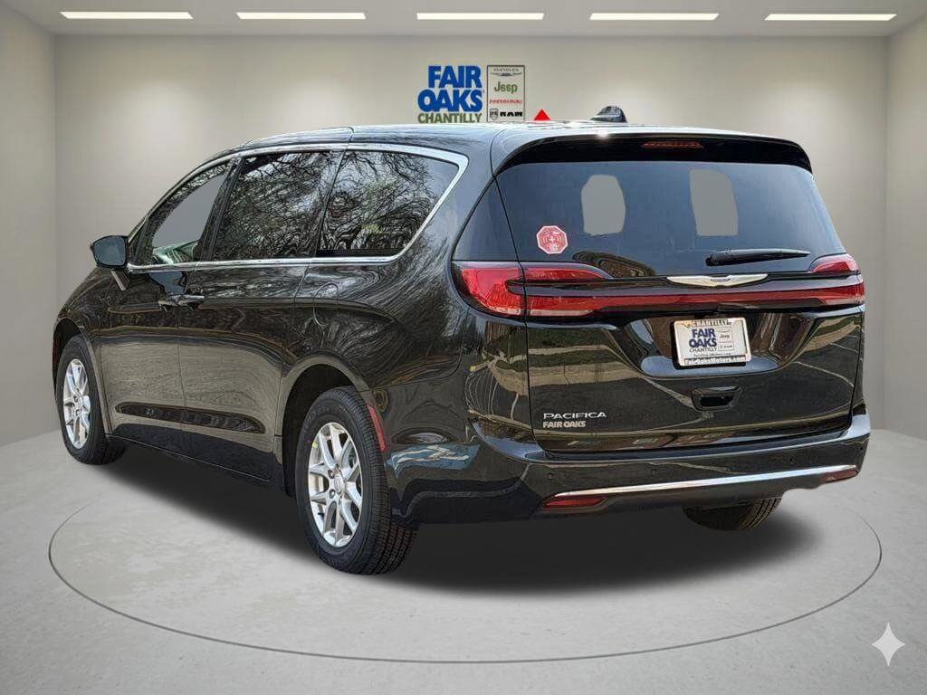 New 2026 Chrysler Pacifica Select FWD image 9