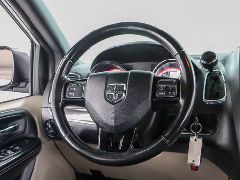 Used 2019 Dodge Grand Caravan SXT image 12