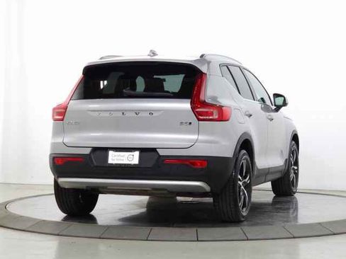 Used 2025 Volvo XC40 B5 Core image 10