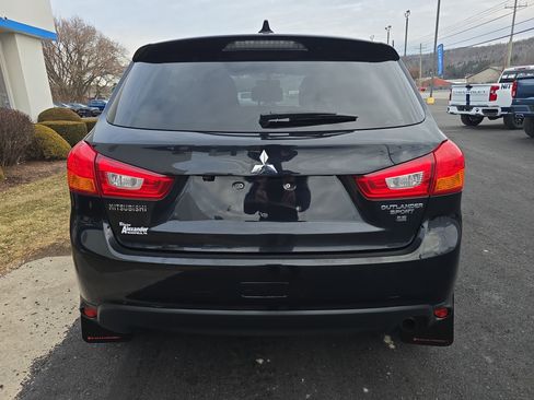 Used 2017 Mitsubishi Outlander Sport SE image 4