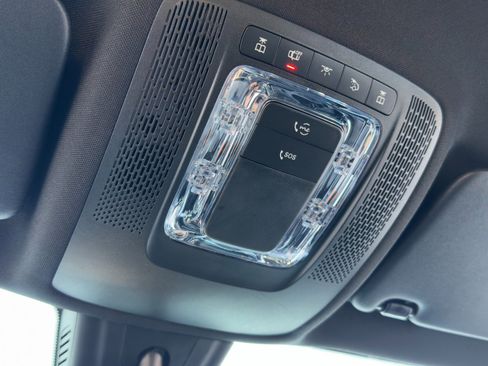 Used 2022 Mercedes-Benz GLB 250 GLB 250 w/ Premium Package Lite image 34