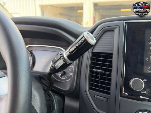 Used 2024 Nissan Titan SV AWD/4WD image 22