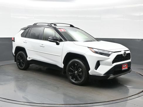 Used 2025 Toyota RAV4 XSE w/ Advanced Technology Package AWD/4WD image 8