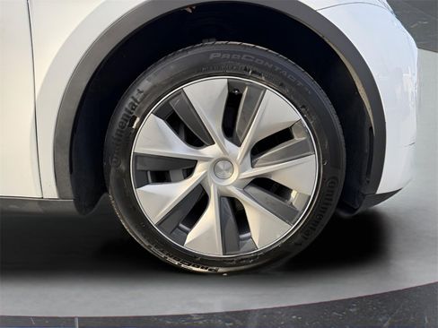 Used 2023 Tesla Model Y Long Range image 12
