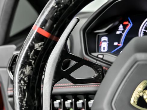 Used 2021 Lamborghini Huracan EVO image 32