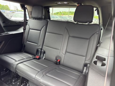 Used 2025 Chevrolet Tahoe High Country AWD/4WD image 18