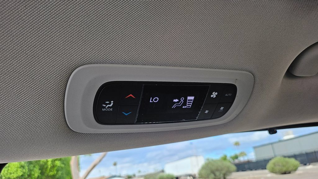 Used 2022 Chrysler Pacifica Touring-L FWD image 39
