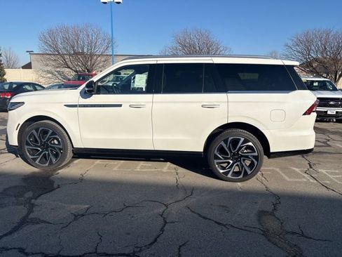New 2026 Lincoln Navigator Reserve image 11