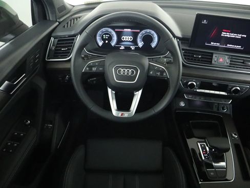 Used 2025 Audi Q5 e Premium Plus w/ Premium Plus Package image 11