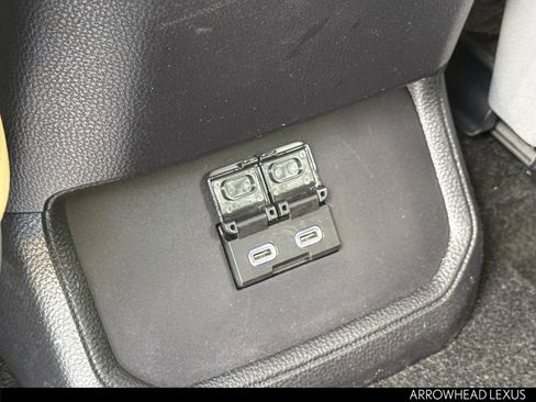 Used 2024 Toyota Highlander LE FWD image 27