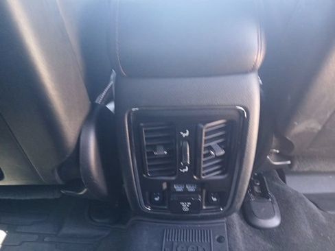 Used 2018 Jeep Grand Cherokee Trailhawk AWD/4WD image 14
