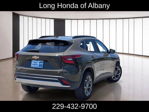 Used 2024 Chevrolet Trax LT FWD image 5