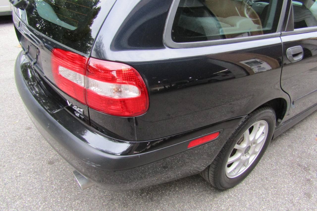 Used 2002 Volvo V40 FWD image 13