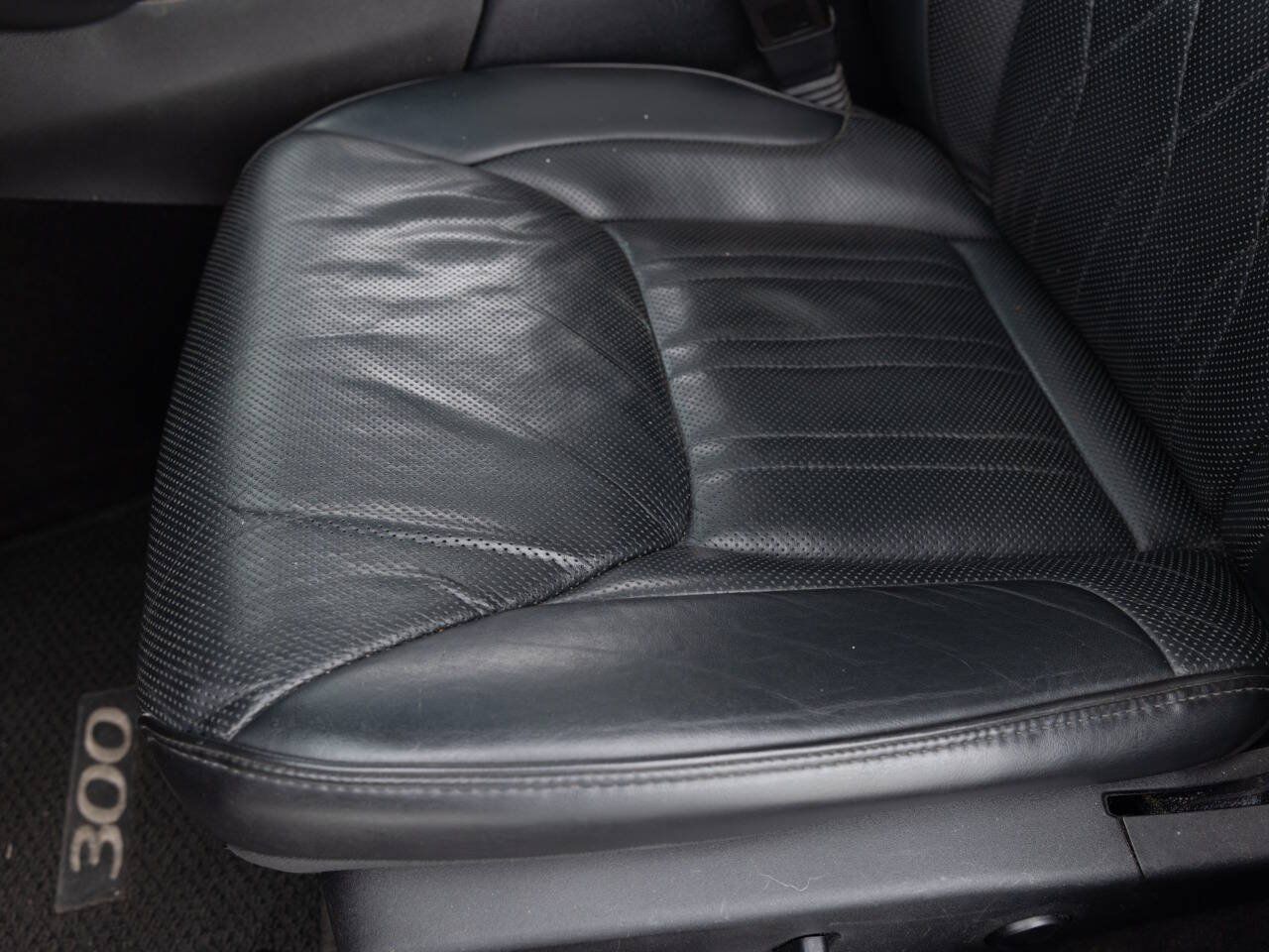 Used 2017 Chrysler 300 C Platinum w/ Safetytec Plus Group RWD image 21