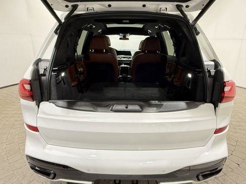 Used 2021 BMW X7 M50i w/ Dynamic Handling Package image 9
