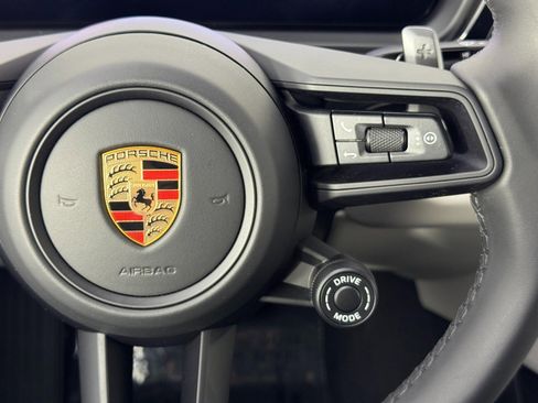 Used 2024 Porsche Cayenne w/ Technology Package image 23