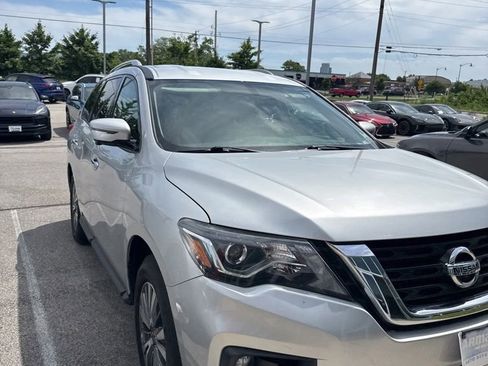 Used 2019 Nissan Pathfinder SL AWD/4WD image 3