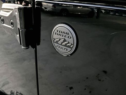 Used 2024 Jeep Gladiator Sport image 18