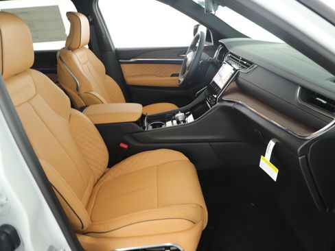 New 2025 Jeep Grand Cherokee L Summit image 19