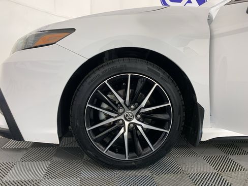Used 2022 Toyota Camry SE w/ Convenience Package image 9