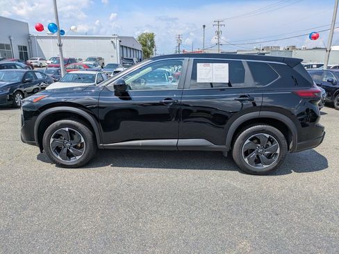 Certified 2025 Nissan Rogue SV FWD image 8